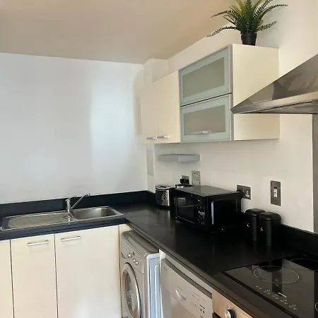 Canary Luxury Modern 1 Bedroom Apartment London