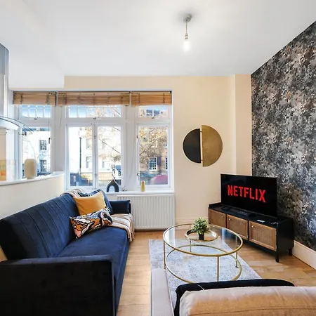 Central Hackney Abode - Balcony