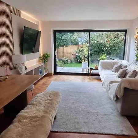 Pretty Fancy Staycation - South East London / Kent Apartment *