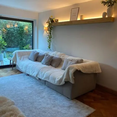 Pretty Fancy Staycation - South East London / Kent Apartment Bromley