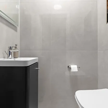 Stylish Sparkling Brand New 3 Bed House * Hounslow
