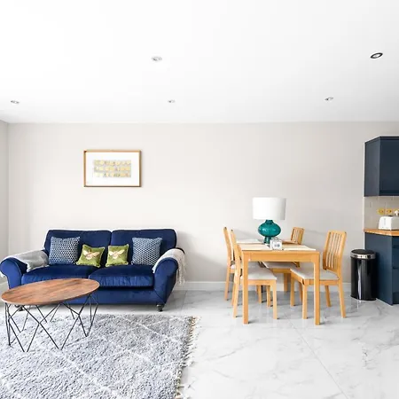 Stylish Sparkling Brand New 3 Bed House Holiday home *
