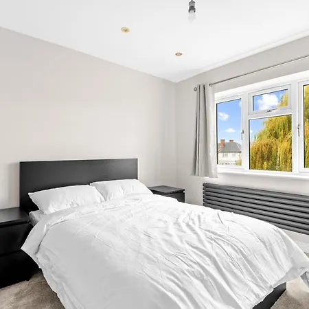 Stylish Sparkling Brand New 3 Bed House Holiday home
