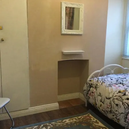Tdm Bachelot Lettings Ltd Guest house