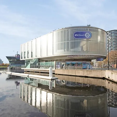 Excel 3 Bedroom Near City Airport And O2 Arena Apartament Londyn