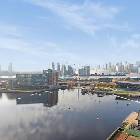 Excel 3 Bedroom Near City Airport And O2 Arena Londyn