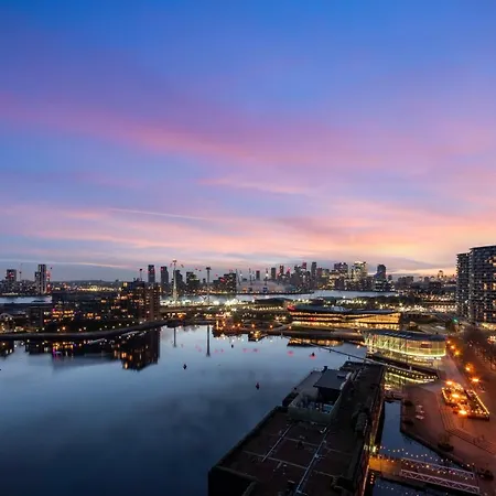 Excel 3 Bedroom Near City Airport And O2 Arena Londyn