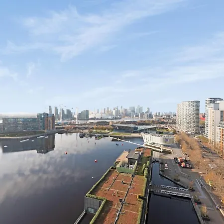 Apartament Excel 3 Bedroom Near City Airport And O2 Arena *