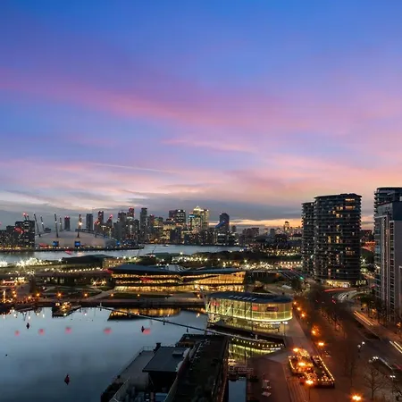 Excel 3 Bedroom Near City Airport And O2 Arena Apartament *