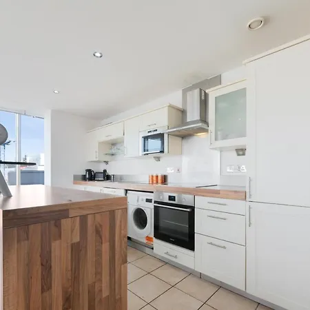 Apartament Excel 3 Bedroom Near City Airport And O2 Arena Londyn