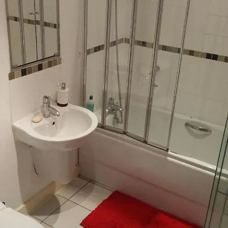 Excel Stunning 3 Bedrooms Apartment London