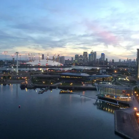 Excel Stunning 3 Bedrooms * London