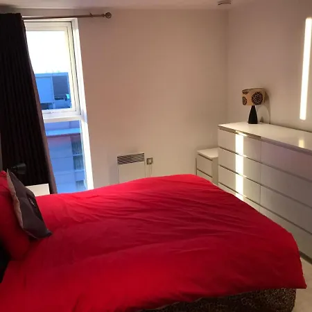 Excel Stunning 3 Bedrooms Apartment London