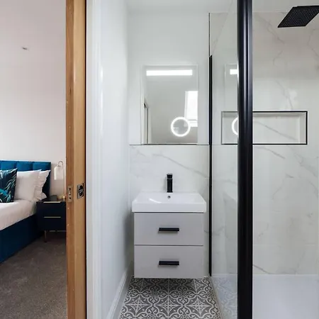 Spacious & Modern Two Bedroom In Catford, London * Catford