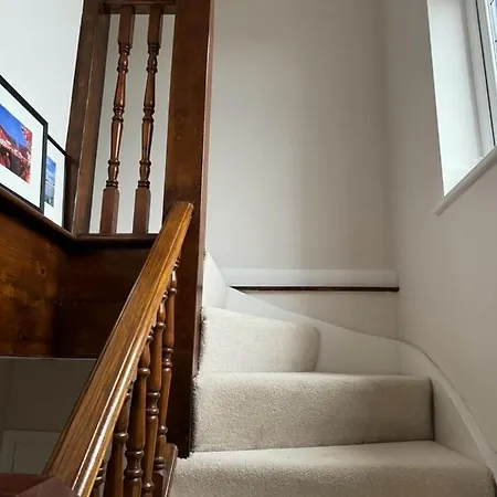 Cosy And Lovely 4-bed House In Prázdninový dům *
