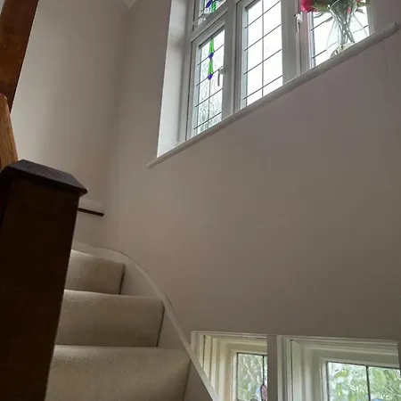 Cosy And Lovely 4-bed House In