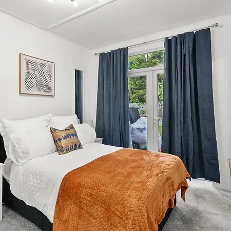Wembley Hububb Guest house
