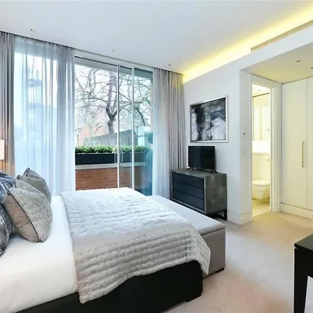 Central Mayfair Mount Street Luxury Flat * 伦敦