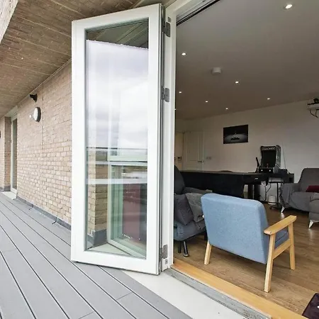 Greenwich O2 Apartment