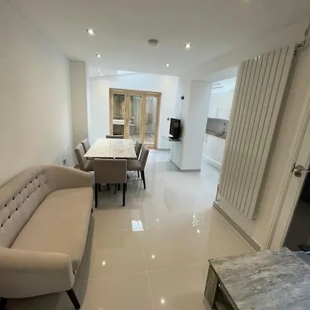 Holiday home A Beautiful Terraced House In Central *