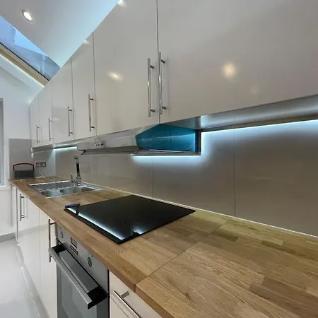 A Beautiful Terraced House In Central * London