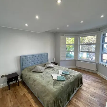 A Beautiful Terraced House In Central Holiday home