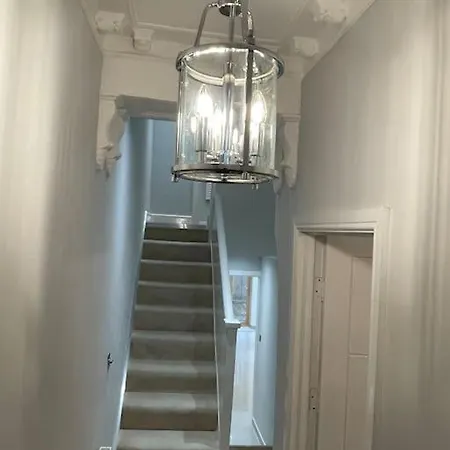 A Beautiful Terraced House In Central *