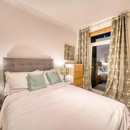 Holiday home Luxury Terraced Victorian House London