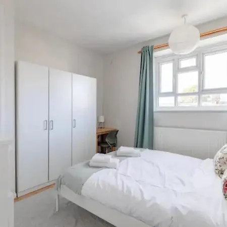 Apartment Cosy 4bd Flat Wprivate Balcony - Nine Elms! London