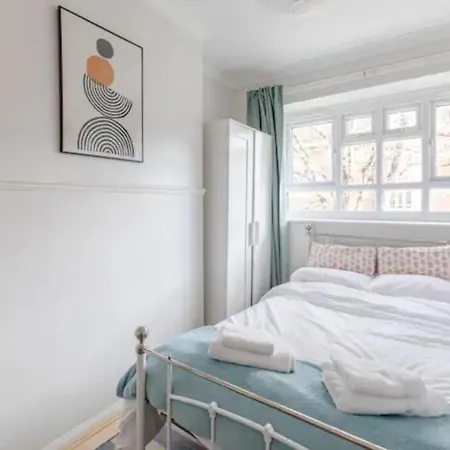 Cosy 4bd Flat Wprivate Balcony - Nine Elms! Apartment London