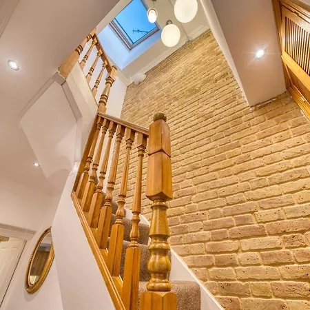Luxury Terraced Victorian House Holiday home London