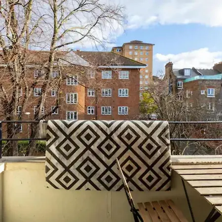 Apartment Cosy 4bd Flat Wprivate Balcony - Nine Elms! *