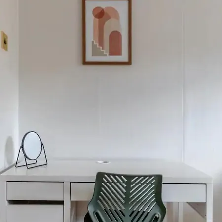 Apartment Cosy 4bd Flat Wprivate Balcony - Nine Elms!