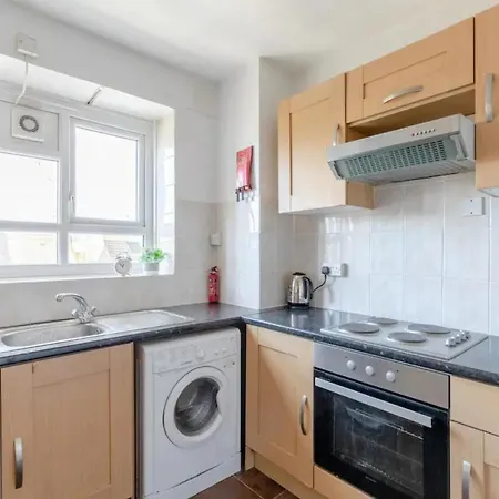 Cosy 4bd Flat Wprivate Balcony - Nine Elms! Apartment London