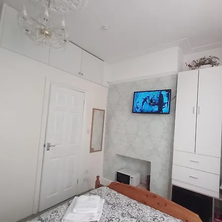 Mari London Guest house Ilford