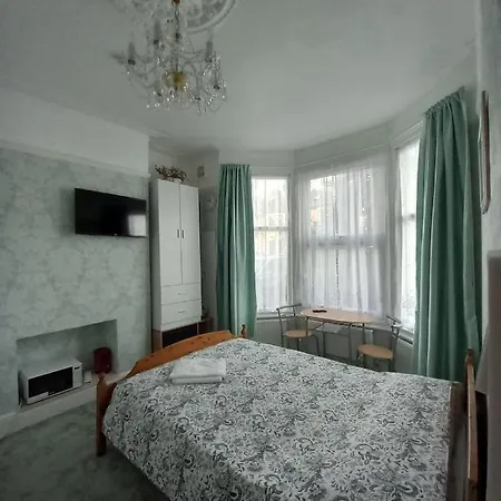 Mari London Guest house Ilford