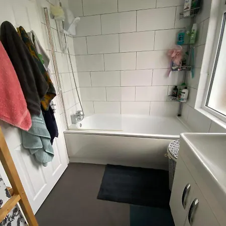 Double Bedroom In Sudbury Hill Wembley - 10 Mins From Wembley Stadium Guest house