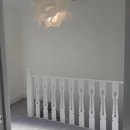 Guest house Double Bedroom In Sudbury Hill Wembley - 10 Mins From Wembley Stadium