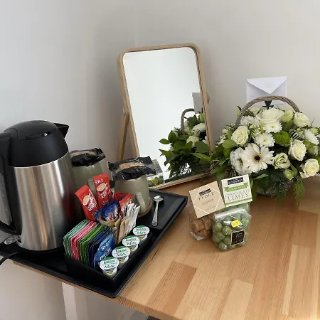 Double Bedroom In Sudbury Hill Wembley - 10 Mins From Wembley Stadium Guest house *
