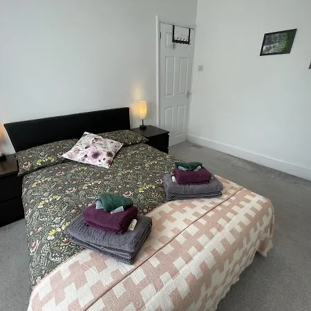 Double Bedroom In Sudbury Hill Wembley - 10 Mins From Wembley Stadium Guest house