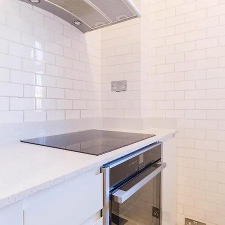 Chic 1 Bed Flat In Popular Bloomsbury *