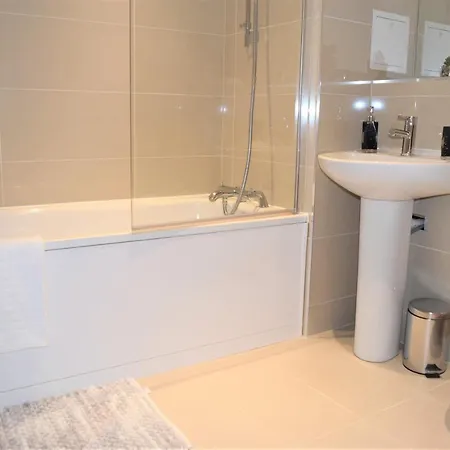 Urban Gem Apartment- Free Parking *