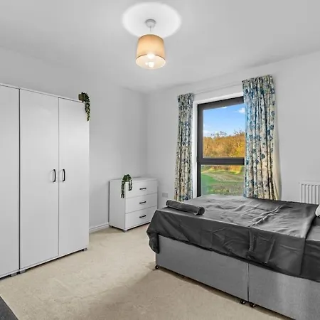 Modern Detached 5 Bedroom House Holiday home *
