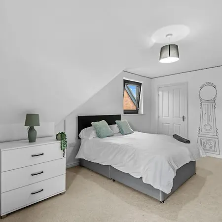 Holiday home Modern Detached 5 Bedroom House Uxbridge