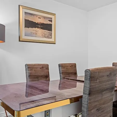 Modern Detached 5 Bedroom House * Uxbridge