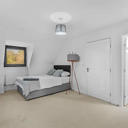 Modern Detached 5 Bedroom House Uxbridge