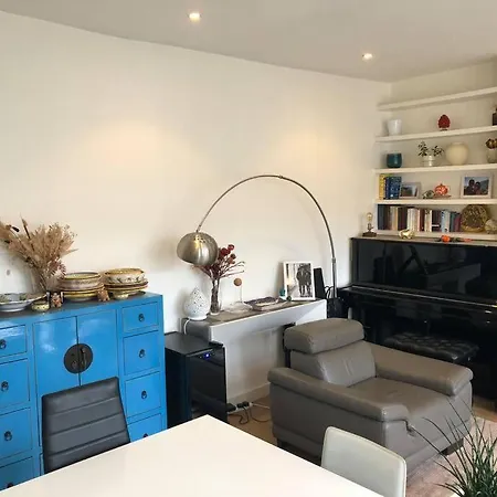 Metropolitan Tranquility: Chic Flat Regent's Park Apartment