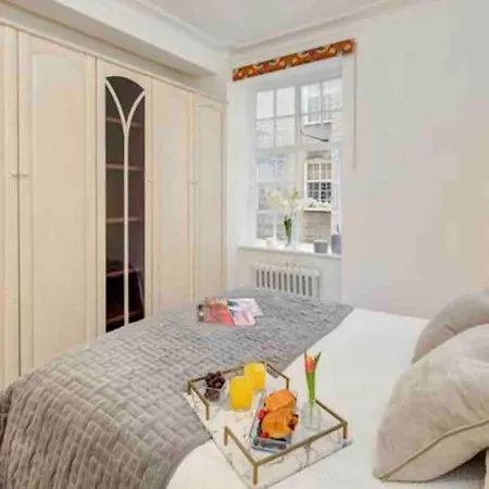 Oxford Street Shopping And Tourist Attractions Apartment London