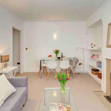 Oxford Street Shopping And Tourist Attractions Apartment