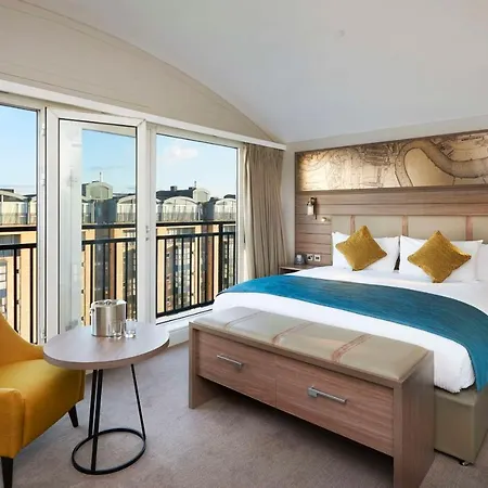 Отель Doubletree By Hilton - Docklands Riverside